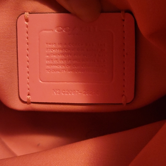 Coach crossbody - Picture 2 of 2